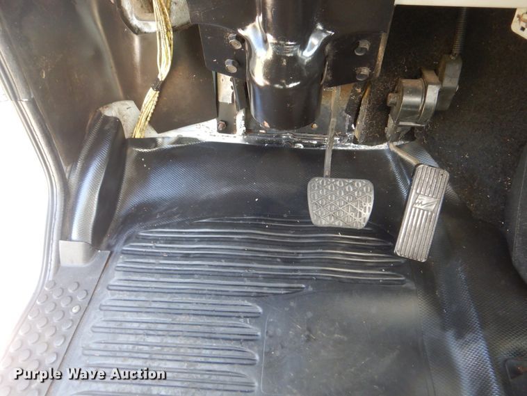 image for item GM9148 2000 Freightliner FL60  box truck