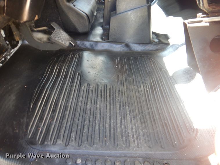 image for item GM9148 2000 Freightliner FL60  box truck