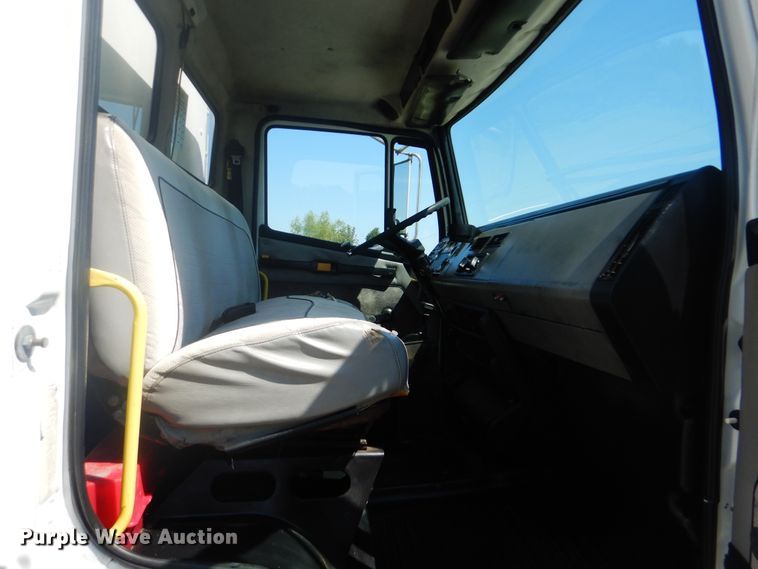 image for item GM9148 2000 Freightliner FL60  box truck