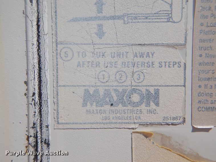 image for item GM9148 2000 Freightliner FL60  box truck