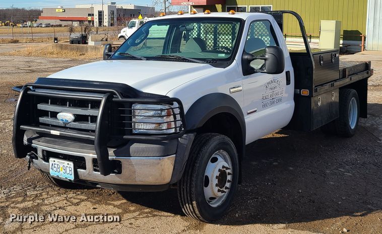 image for item GY9659 2006 Ford F450 Super Duty  flatbed pickup truck