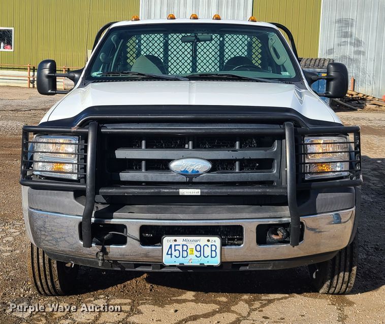 image for item GY9659 2006 Ford F450 Super Duty  flatbed pickup truck