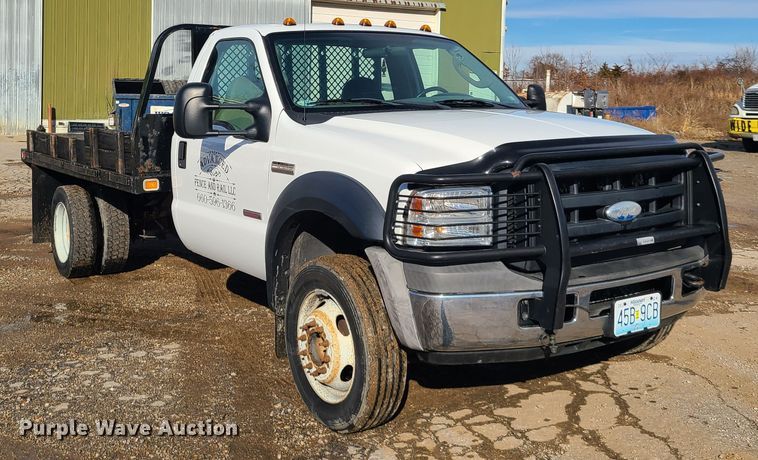 image for item GY9659 2006 Ford F450 Super Duty  flatbed pickup truck