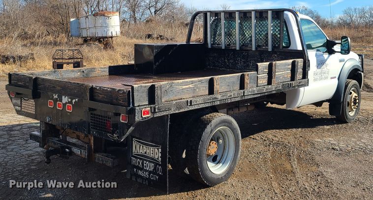image for item GY9659 2006 Ford F450 Super Duty  flatbed pickup truck
