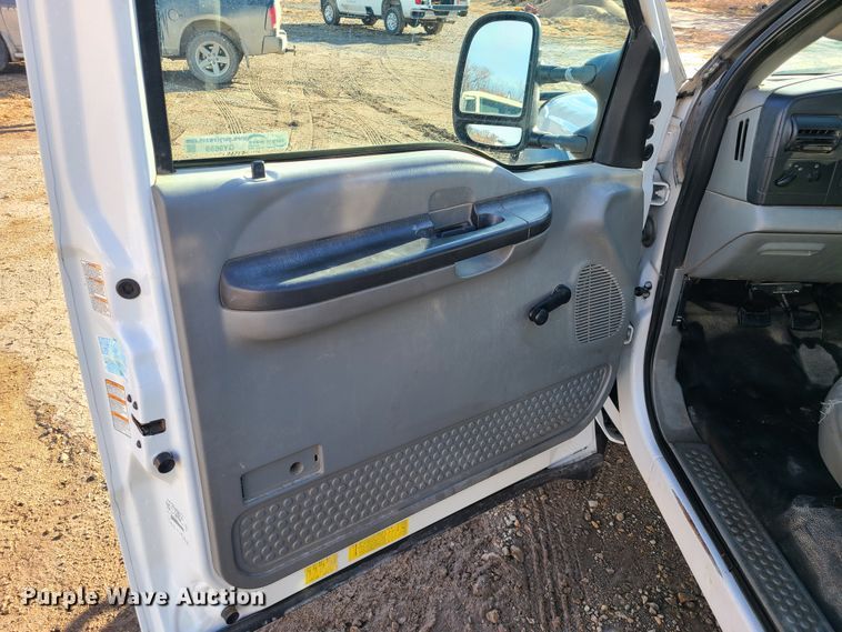 image for item GY9659 2006 Ford F450 Super Duty  flatbed pickup truck