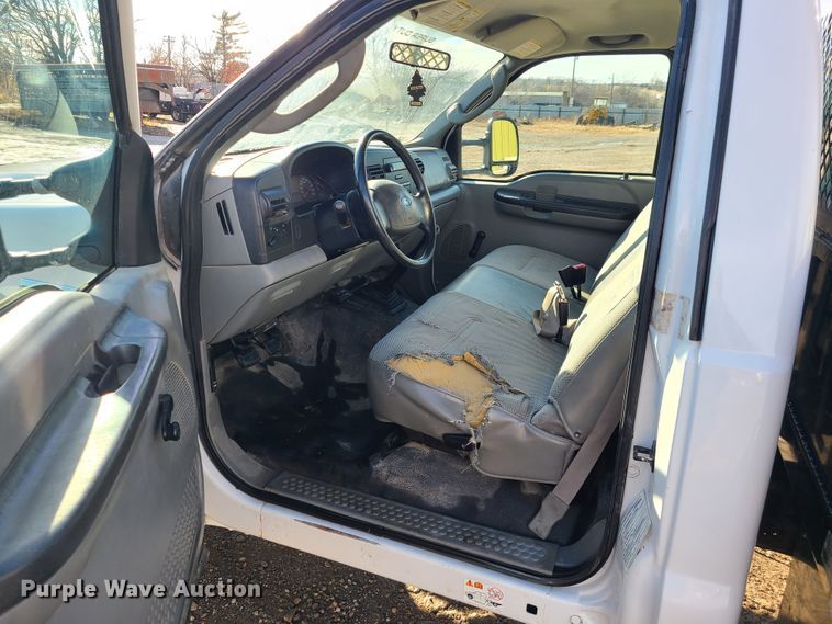 image for item GY9659 2006 Ford F450 Super Duty  flatbed pickup truck