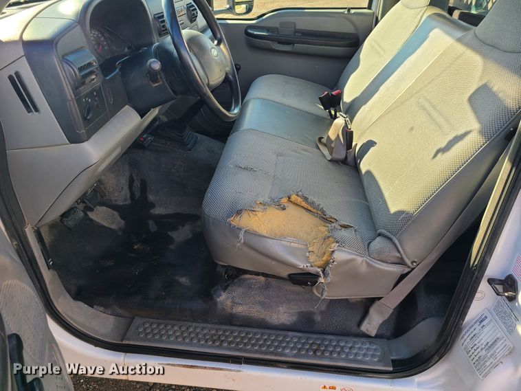 image for item GY9659 2006 Ford F450 Super Duty  flatbed pickup truck