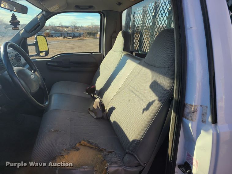 image for item GY9659 2006 Ford F450 Super Duty  flatbed pickup truck