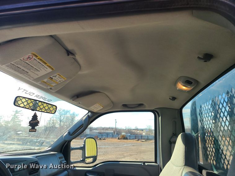 image for item GY9659 2006 Ford F450 Super Duty  flatbed pickup truck