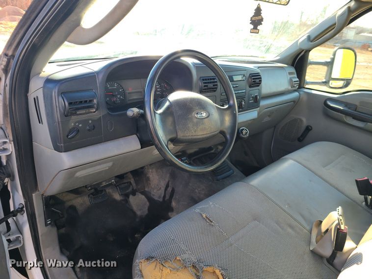 image for item GY9659 2006 Ford F450 Super Duty  flatbed pickup truck