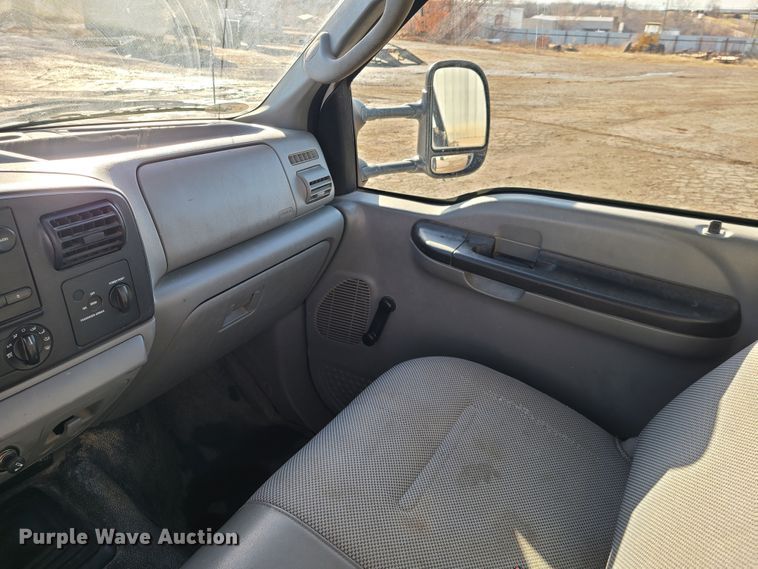 image for item GY9659 2006 Ford F450 Super Duty  flatbed pickup truck