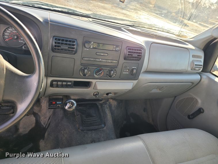 image for item GY9659 2006 Ford F450 Super Duty  flatbed pickup truck