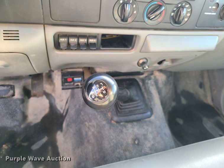 image for item GY9659 2006 Ford F450 Super Duty  flatbed pickup truck