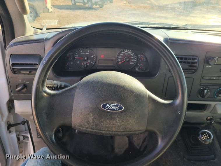 image for item GY9659 2006 Ford F450 Super Duty  flatbed pickup truck