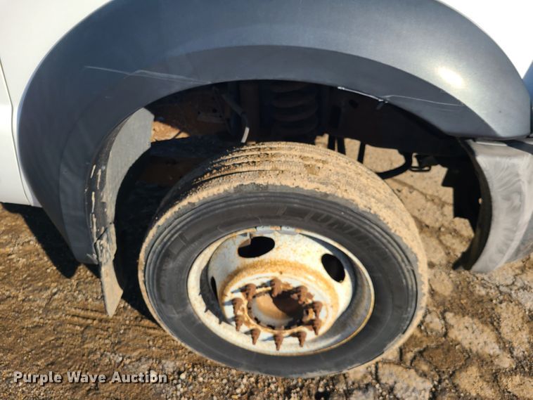 image for item GY9659 2006 Ford F450 Super Duty  flatbed pickup truck