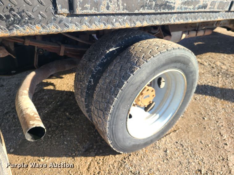 image for item GY9659 2006 Ford F450 Super Duty  flatbed pickup truck