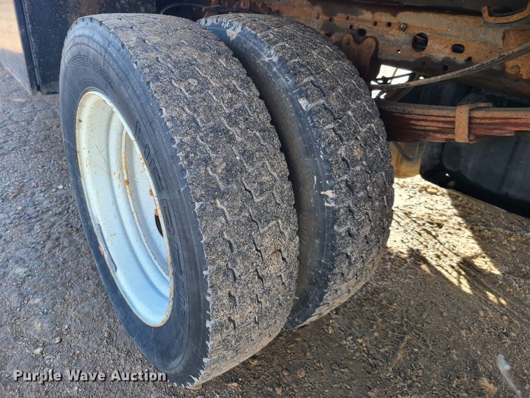 image for item GY9659 2006 Ford F450 Super Duty  flatbed pickup truck