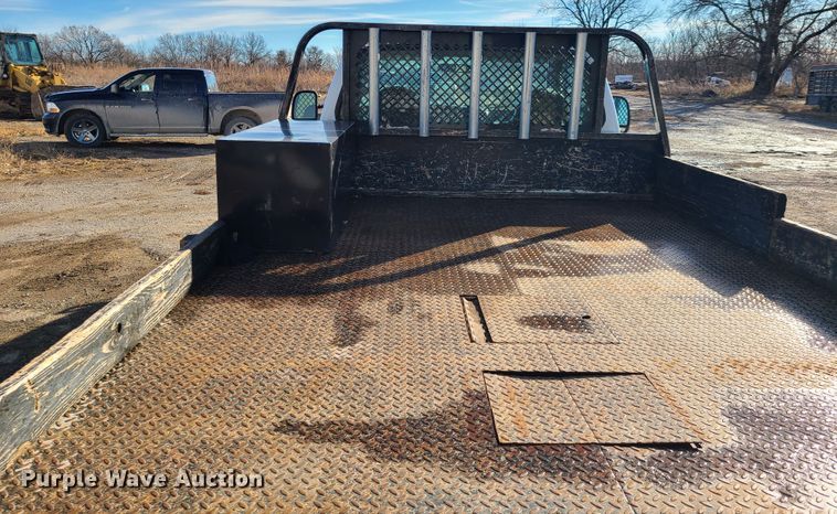 image for item GY9659 2006 Ford F450 Super Duty  flatbed pickup truck