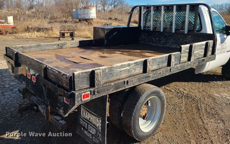 image for item GY9659 2006 Ford F450 Super Duty  flatbed pickup truck