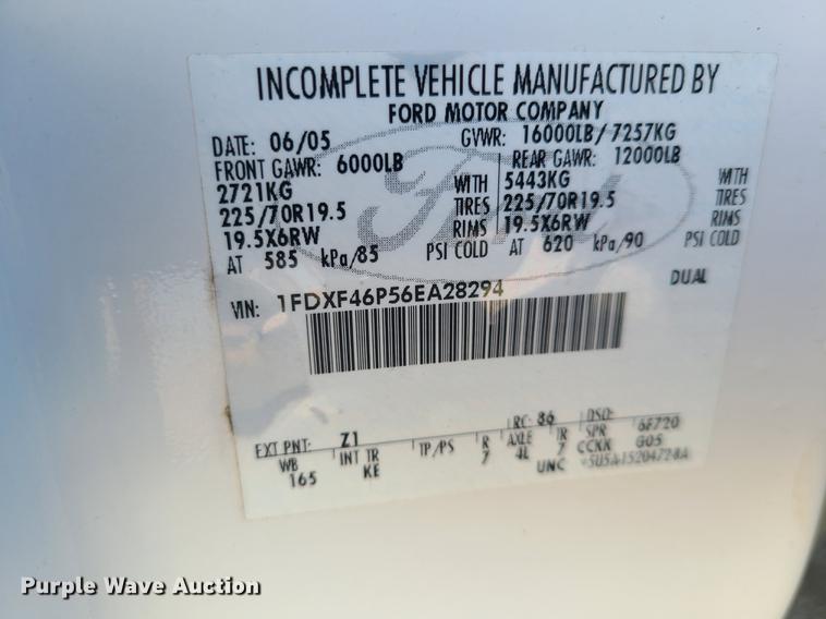 image for item GY9659 2006 Ford F450 Super Duty  flatbed pickup truck