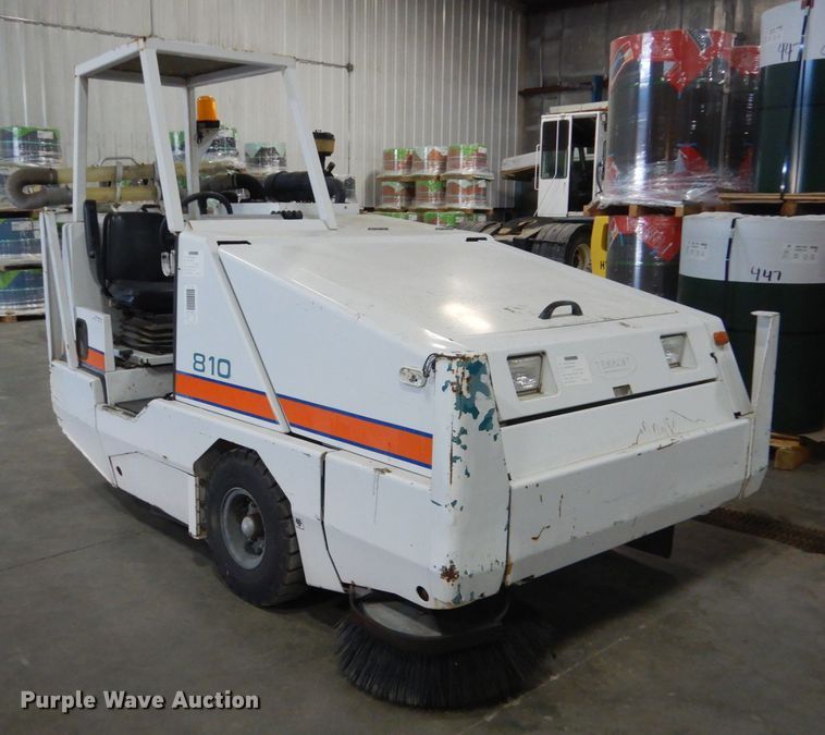 image for item HS9764 Tennant 810 floor sweeper