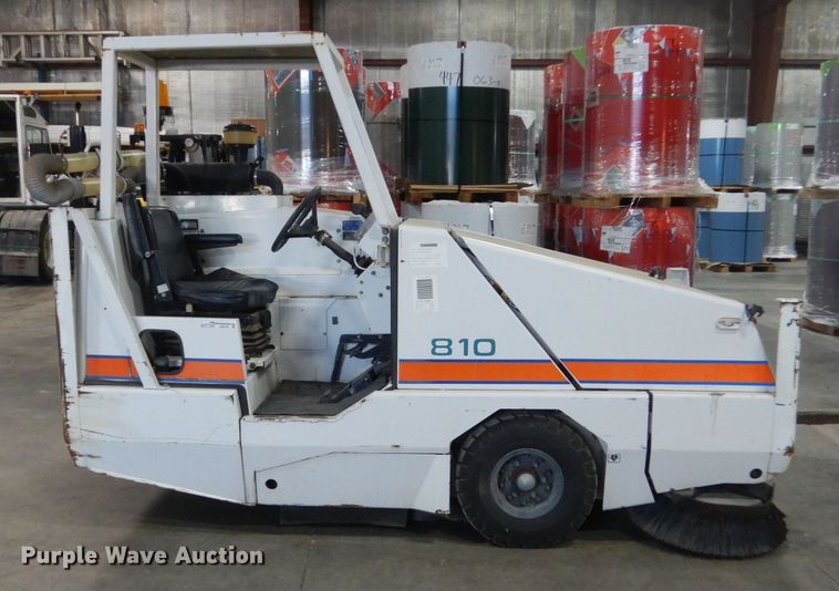 image for item HS9764 Tennant 810 floor sweeper