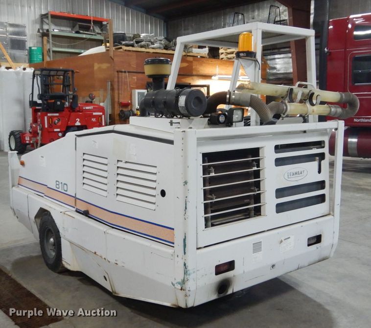 image for item HS9764 Tennant 810 floor sweeper