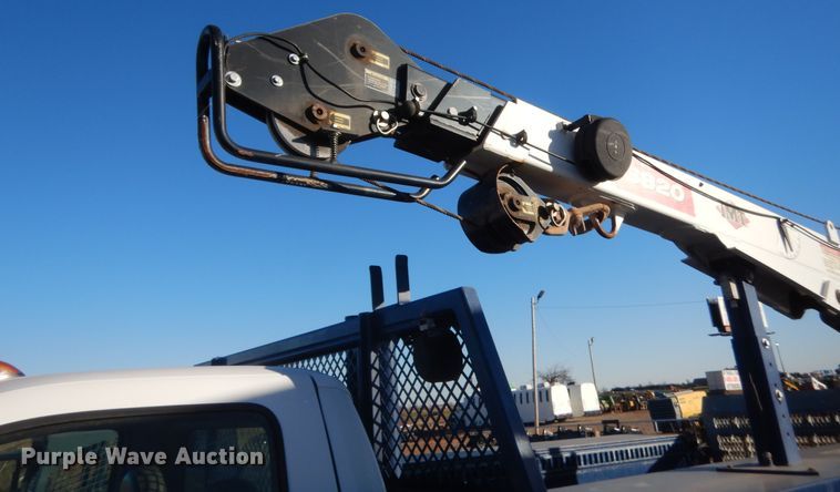 image for item HW9093 2008 Ford F550 Super Duty  utility truck with crane