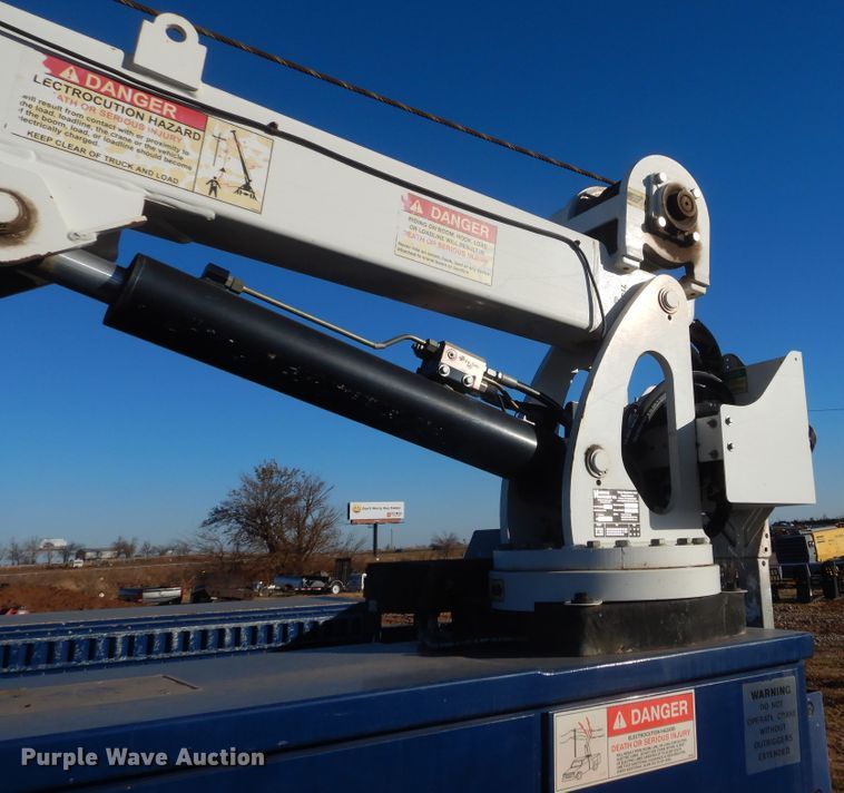 image for item HW9093 2008 Ford F550 Super Duty  utility truck with crane