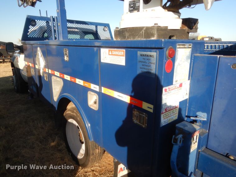 image for item HW9093 2008 Ford F550 Super Duty  utility truck with crane