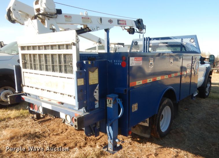 image for item HW9093 2008 Ford F550 Super Duty  utility truck with crane