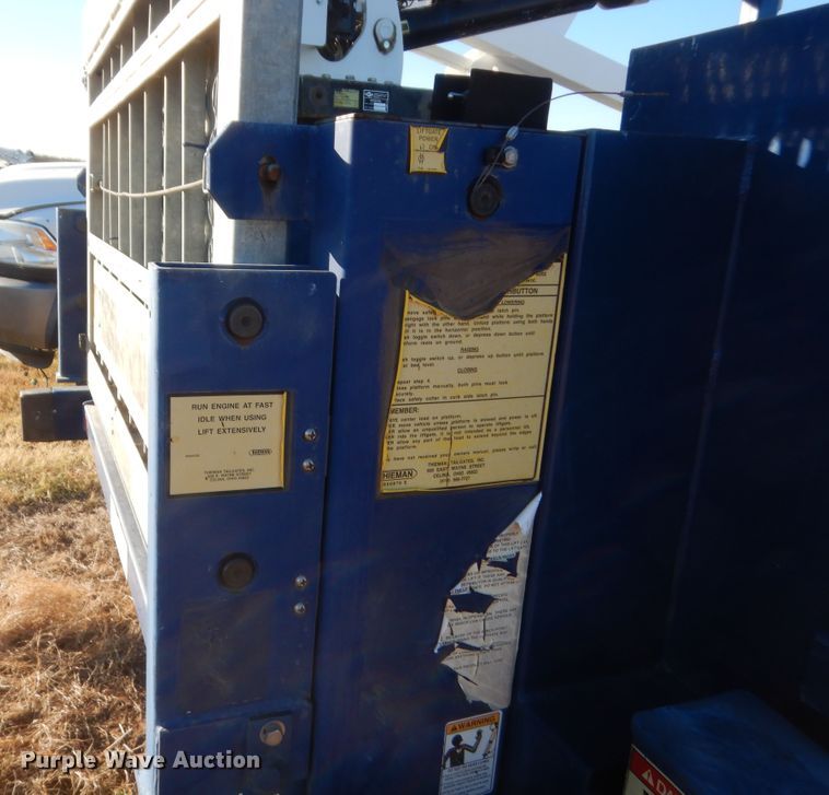 image for item HW9093 2008 Ford F550 Super Duty  utility truck with crane