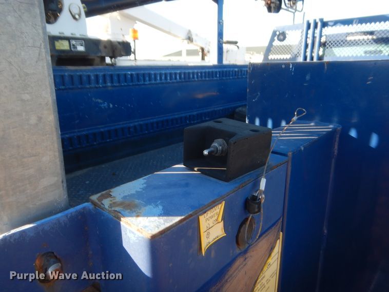 image for item HW9093 2008 Ford F550 Super Duty  utility truck with crane