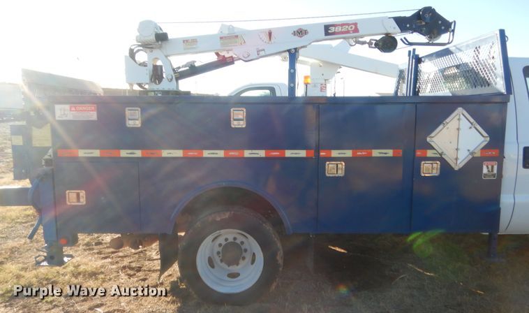 image for item HW9093 2008 Ford F550 Super Duty  utility truck with crane