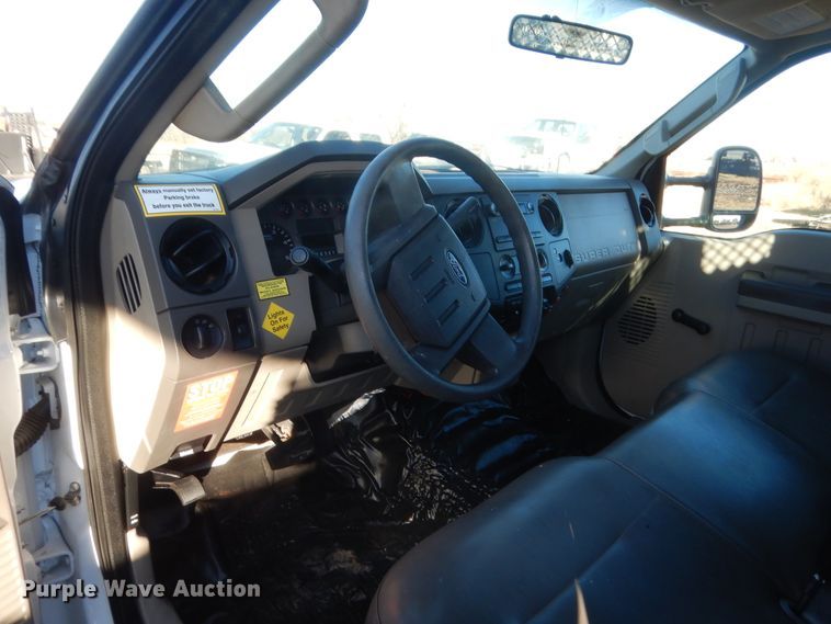 image for item HW9093 2008 Ford F550 Super Duty  utility truck with crane