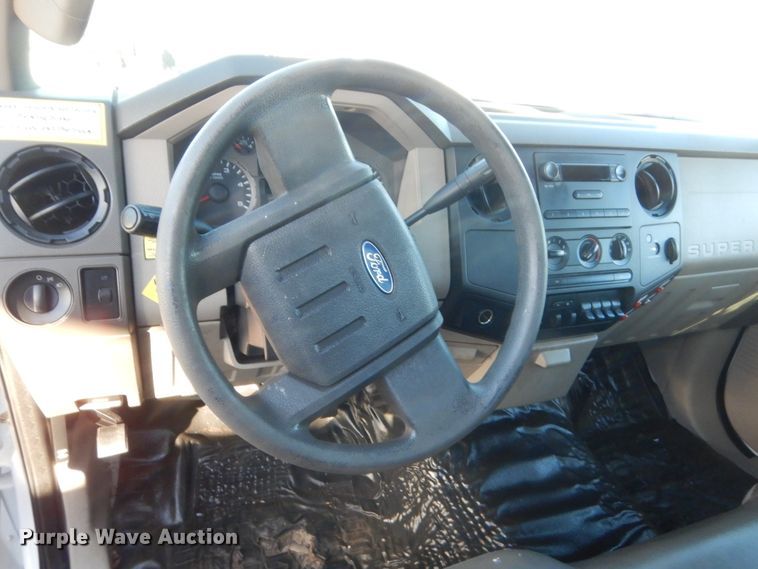 image for item HW9093 2008 Ford F550 Super Duty  utility truck with crane