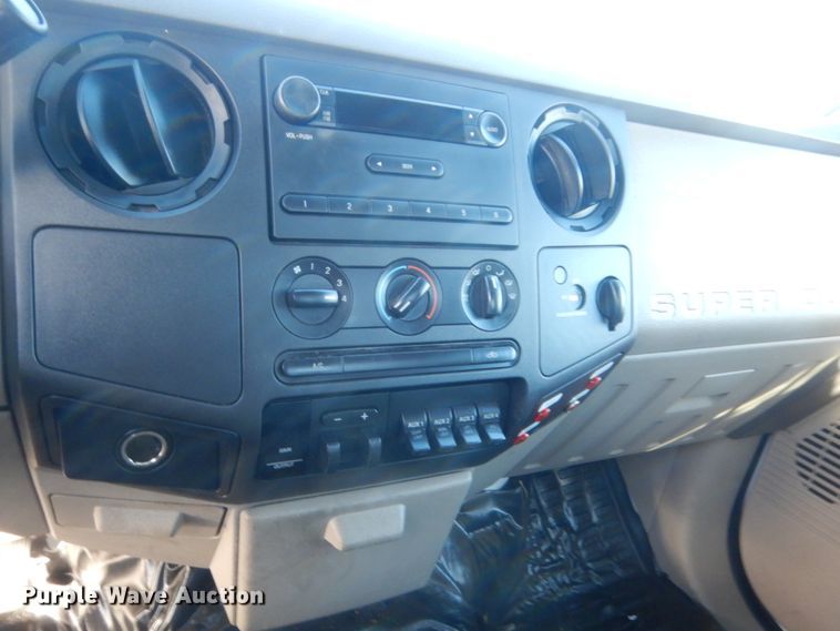 image for item HW9093 2008 Ford F550 Super Duty  utility truck with crane