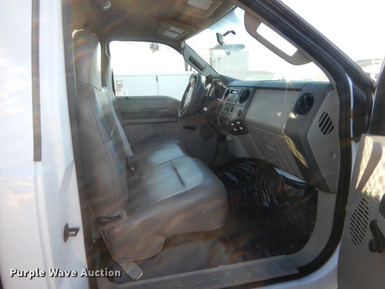 image for item HW9093 2008 Ford F550 Super Duty  utility truck with crane