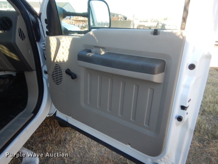 image for item HW9093 2008 Ford F550 Super Duty  utility truck with crane