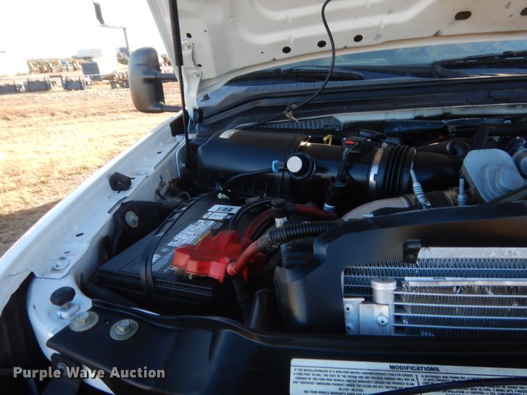 image for item HW9093 2008 Ford F550 Super Duty  utility truck with crane