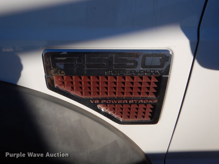 image for item HW9093 2008 Ford F550 Super Duty  utility truck with crane