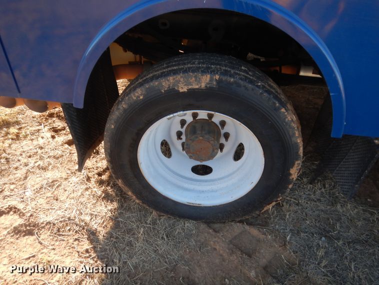 image for item HW9093 2008 Ford F550 Super Duty  utility truck with crane