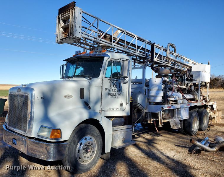 image for item HW9593 2000 Peterbilt 385  drilling rig truck
