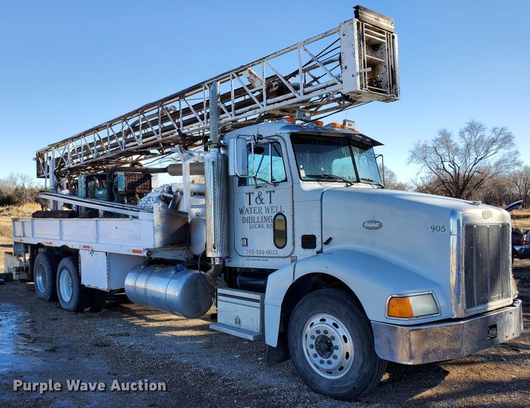 image for item HW9593 2000 Peterbilt 385  drilling rig truck