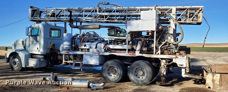 image for item HW9593 2000 Peterbilt 385  drilling rig truck
