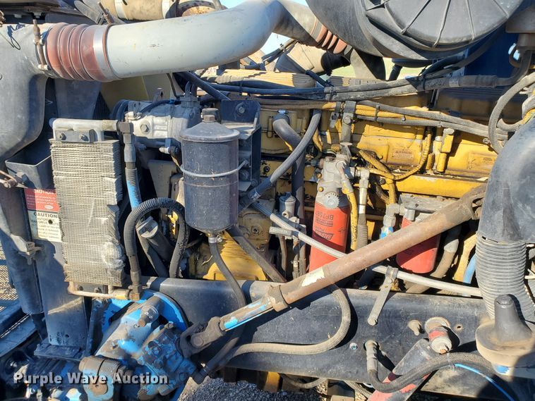 image for item HW9593 2000 Peterbilt 385  drilling rig truck