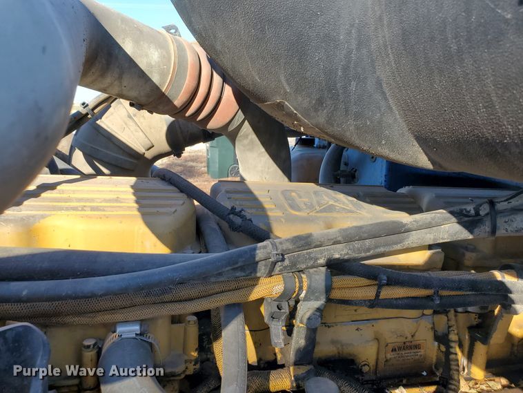 image for item HW9593 2000 Peterbilt 385  drilling rig truck