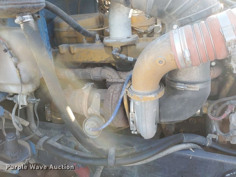 image for item HW9593 2000 Peterbilt 385  drilling rig truck