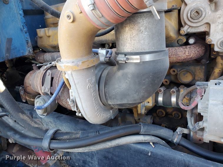 image for item HW9593 2000 Peterbilt 385  drilling rig truck