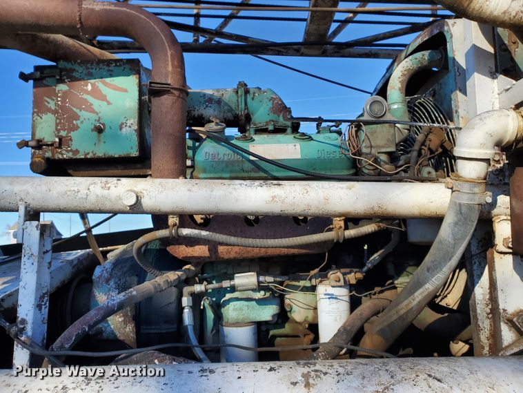 image for item HW9593 2000 Peterbilt 385  drilling rig truck